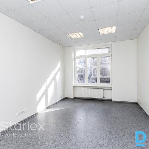 Birojs Rīgas centrā pie Lāčplēša ielas