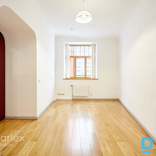 Biroja telpas Vecrīgā pie T/C "Galerija Centrs"