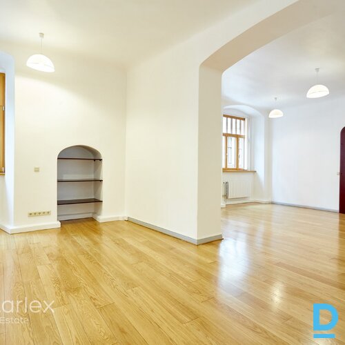 Biroja telpas Vecrīgā pie T/C "Galerija Centrs"