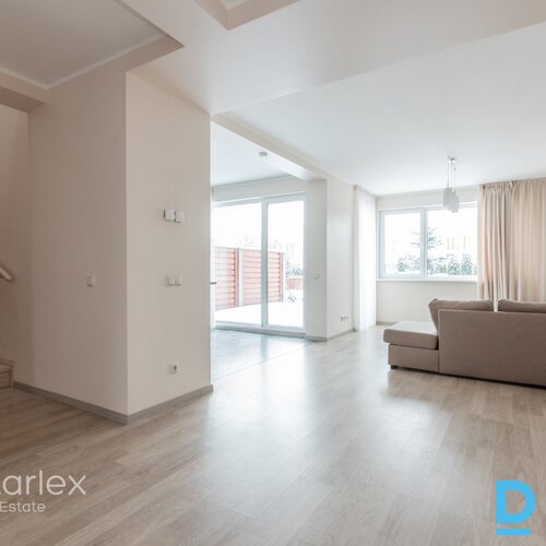 Plašas un funkcionālas mājas ar balkonu, terasi un nojumi mašīnai. Vai meklējat plašas un funkcionālas mājas, kas atbilstu jūsu vajadzībām? Tad “C” un “C+” tipa mājas ir tieši jums! Šīs mājas ir izbūvētas no kvalitatīviem materiāliem un aprīkotas ar visu nepieciešamo komfortablai dzīvei Plašas un funkcionālas mājas ar balkonu, terasi un nojumi mašīnai. Vai meklējat plašas un funkcionālas mājas, kas atbilstu jūsu vajadzībām? Tad “C” un “C+” tipa mājas ir tieši jums! Šīs mājas ir izbūvētas no kvalitatīviem materiāliem un aprīkotas ar visu nepieciešamo komfortablai dzīvei