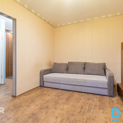 Izīrē gaišu un mājīgu 1 istabas dzīvokli Dzeņu ielā 3, Rīgā. Dzīvoklis atrodas 6