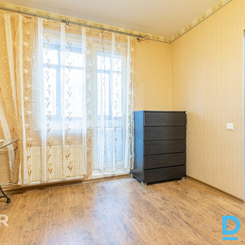 Izīrē gaišu un mājīgu 1 istabas dzīvokli Dzeņu ielā 3, Rīgā. Dzīvoklis atrodas 6