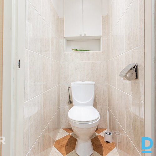 Izīrē gaišu un mājīgu 1 istabas dzīvokli Dzeņu ielā 3, Rīgā. Dzīvoklis atrodas 6