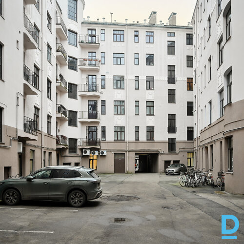 Pārdod dzīvokli Tērbatas iela 59/61