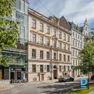 Офис с высокими потолками и внутренней террасой рядом с парком Верманес.