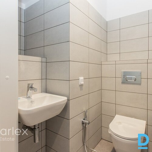 Mūsdienīgs un gaišs birojs pēc kosmētiskā remonta pie Vērmanes parka Mūsdienīgs un gaišs birojs pēc kosmētiskā remonta pie Vērmanes parka