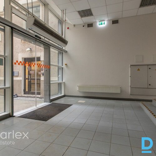 Mūsdienīgs un gaišs birojs pēc kosmētiskā remonta pie Vērmanes parka Mūsdienīgs un gaišs birojs pēc kosmētiskā remonta pie Vērmanes parka