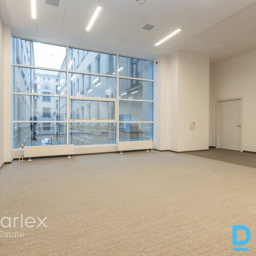 Mūsdienīgs un gaišs birojs pēc kosmētiskā remonta pie Vērmanes parka Mūsdienīgs un gaišs birojs pēc kosmētiskā remonta pie Vērmanes parka