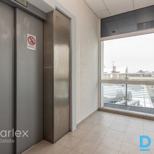 Mūsdienīgs un gaišs birojs pēc kosmētiskā remonta pie Vērmanes parka Mūsdienīgs un gaišs birojs pēc kosmētiskā remonta pie Vērmanes parka