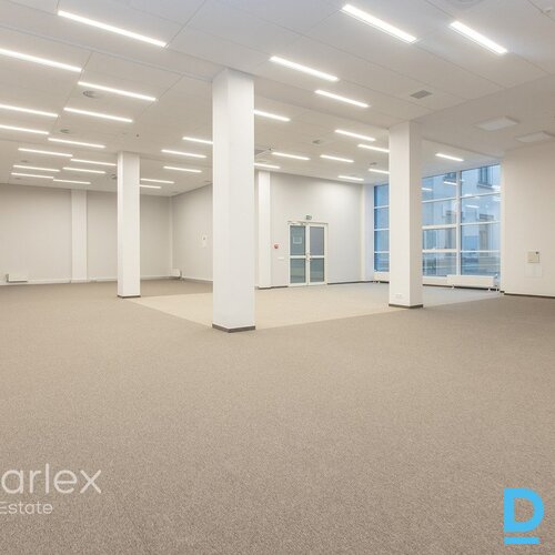 Mūsdienīgs un gaišs birojs pēc kosmētiskā remonta pie Vērmanes parka Mūsdienīgs un gaišs birojs pēc kosmētiskā remonta pie Vērmanes parka