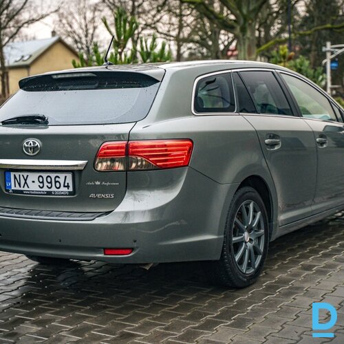 Pārdod Toyota Avensis 2.2d, 2013