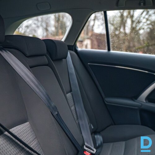 Pārdod Toyota Avensis 2.2d, 2013