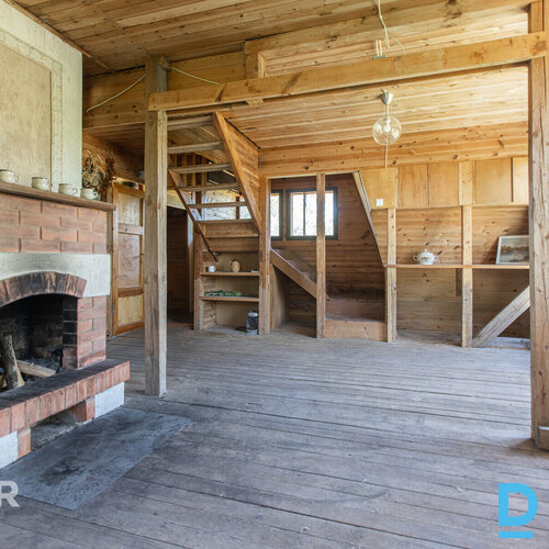 Pārdošanā saulaina divstāvu vasarnīca ar iekoptu zemes gabalu.Mājas pamats no le