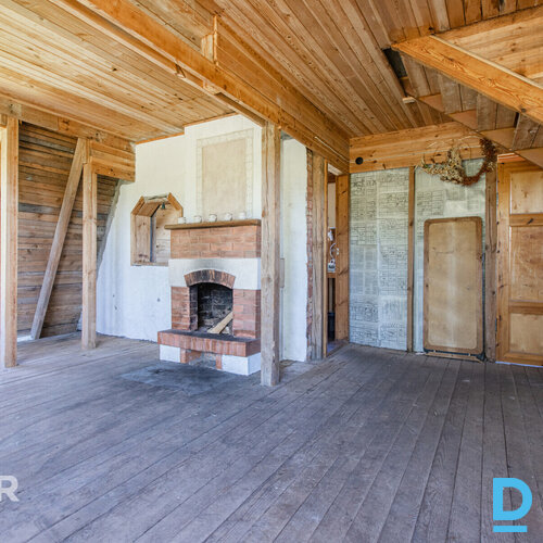 Pārdošanā saulaina divstāvu vasarnīca ar iekoptu zemes gabalu.Mājas pamats no le