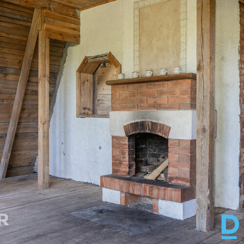 Pārdošanā saulaina divstāvu vasarnīca ar iekoptu zemes gabalu.Mājas pamats no le