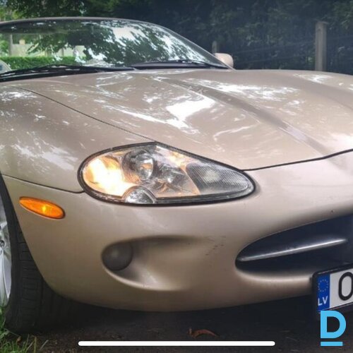 Pārdod Jaguar XK8 1999