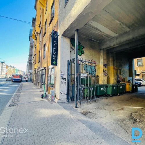 Pārdod puspagraba telpas Rīgas centrā