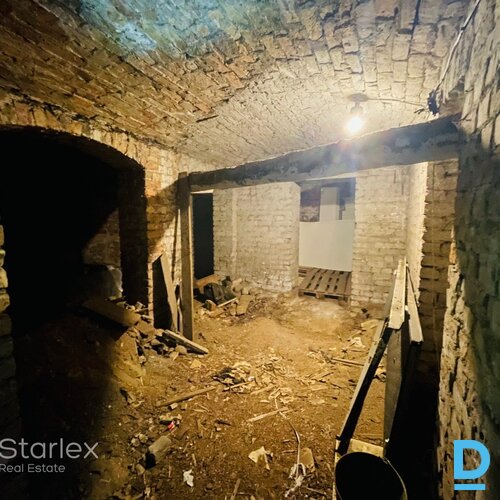 Pārdod puspagraba telpas Rīgas centrā