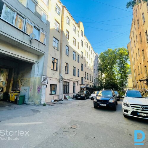 Pārdod puspagraba telpas Rīgas centrā