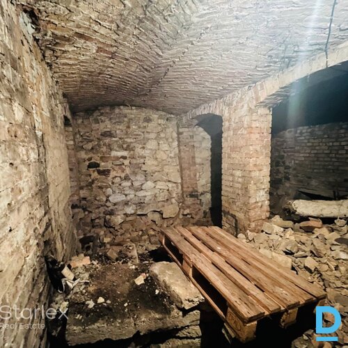 Pārdod puspagraba telpas Rīgas centrā