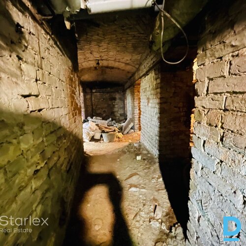 Pārdod puspagraba telpas Rīgas centrā