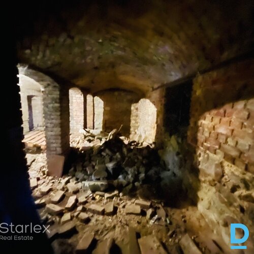 Pārdod puspagraba telpas Rīgas centrā