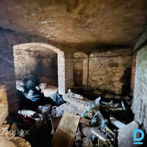 Pārdod puspagraba telpas Rīgas centrā