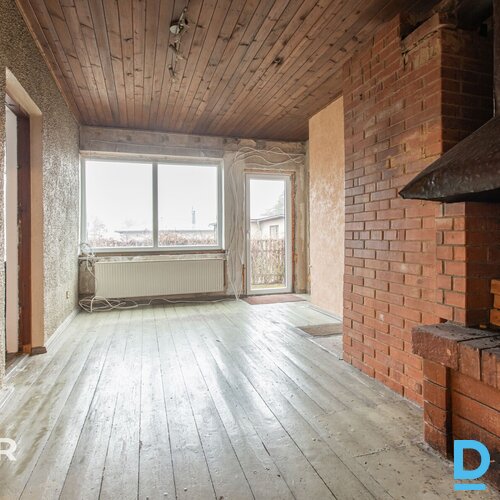 Pārdošanā divstāvu privātmāja ar 1200 m² zemes gabalu pie Lielā Baltezera.Māja c