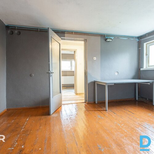 Pārdošanā divstāvu privātmāja ar 1200 m² zemes gabalu pie Lielā Baltezera.Māja c