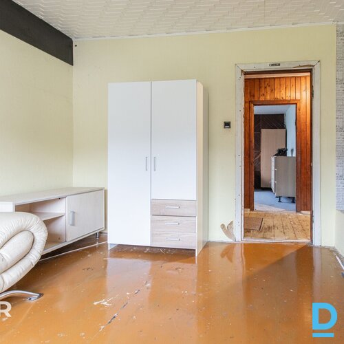 Pārdošanā divstāvu privātmāja ar 1200 m² zemes gabalu pie Lielā Baltezera.Māja c