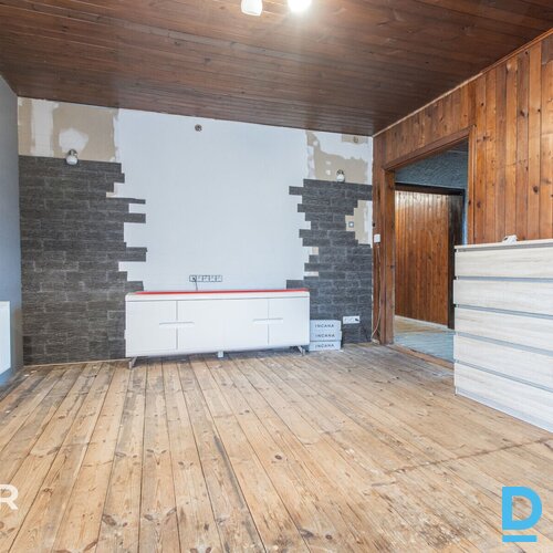 Pārdošanā divstāvu privātmāja ar 1200 m² zemes gabalu pie Lielā Baltezera.Māja c