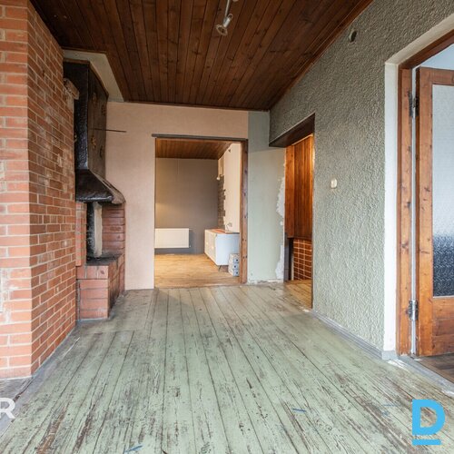 Pārdošanā divstāvu privātmāja ar 1200 m² zemes gabalu pie Lielā Baltezera.Māja c