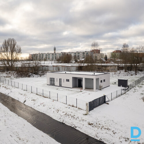 Pārdod māju Mazā rožu iela 8