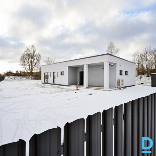 Pārdod māju Mazā rožu iela 8