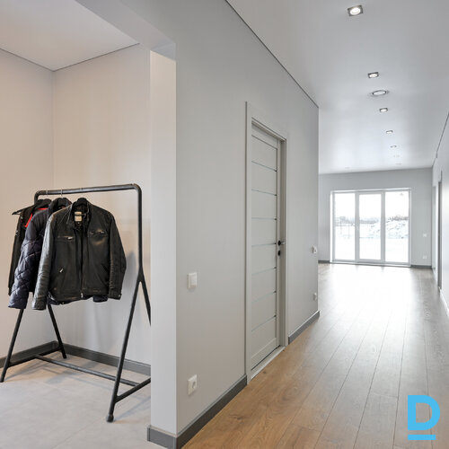 Pārdod māju Mazā rožu iela 8