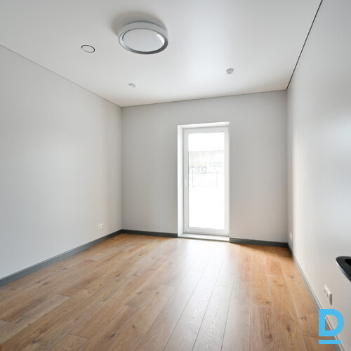 Pārdod māju Mazā rožu iela 8