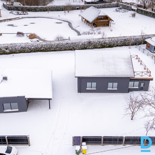 Pārdod māju Lakstīgalu iela 2