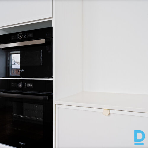 Pārdod māju Lakstīgalu iela 2