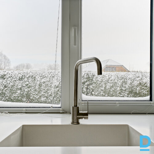 Pārdod māju Lakstīgalu iela 2