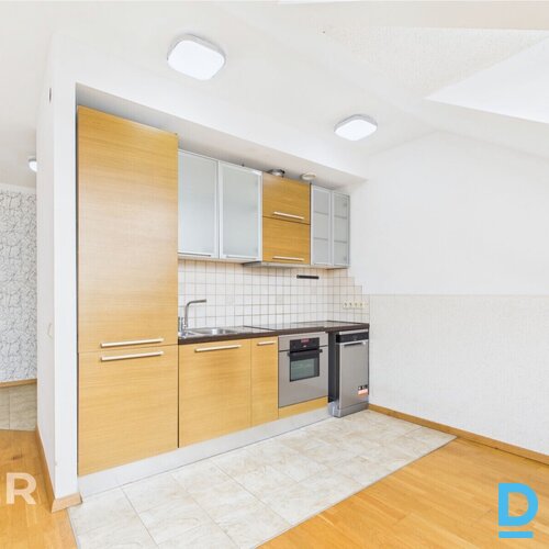 Īrei pieejams plašs, mājīgs 3 istabu mansarda dzīvoklis jaunajā projektā.Dzīvokļ