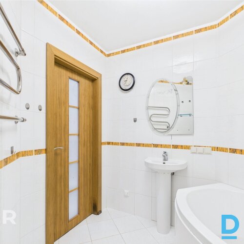 Īrei pieejams plašs, mājīgs 3 istabu mansarda dzīvoklis jaunajā projektā.Dzīvokļ