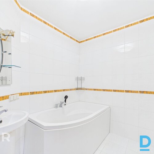 Īrei pieejams plašs, mājīgs 3 istabu mansarda dzīvoklis jaunajā projektā.Dzīvokļ