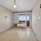 Pārdošanā saulains 2 istabu dzīvoklis ar lodžiju klusā pilsētas apkaimē. Dzīvokļ