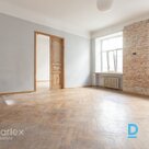 Plašs dzīvoklis Rīgas centrā — ideāli piemērots dzīvošanai vai birojam. Augstais beletāžas stāvs.