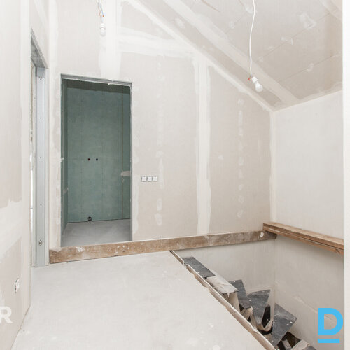 Plaša, augstvērtīga un tikko uzcelta rindu māja Dzidriņās.Māja ir celta un nodot