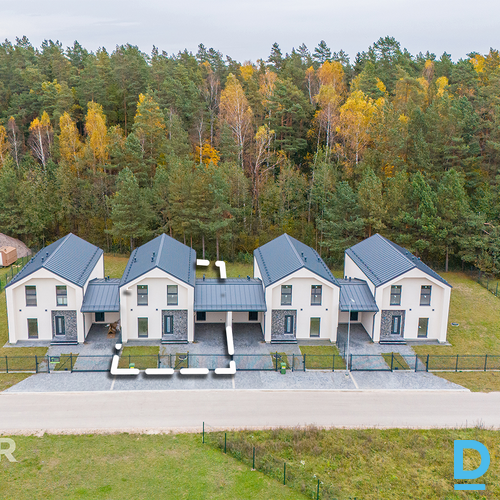 Plaša, augstvērtīga un tikko uzcelta rindu māja Dzidriņās.Māja ir celta un nodot