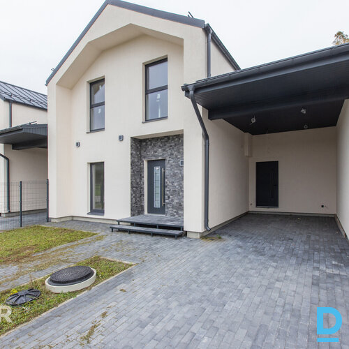 Plaša, augstvērtīga un tikko uzcelta rindu māja Dzidriņās.Māja ir celta un nodot