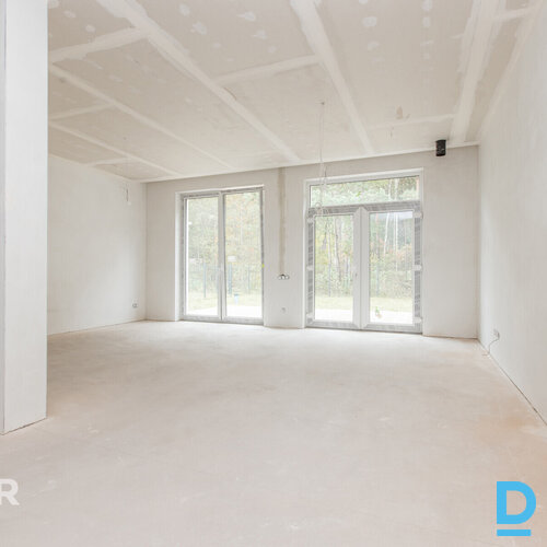 Plaša, augstvērtīga un tikko uzcelta rindu māja Dzidriņās.Māja ir celta un nodot