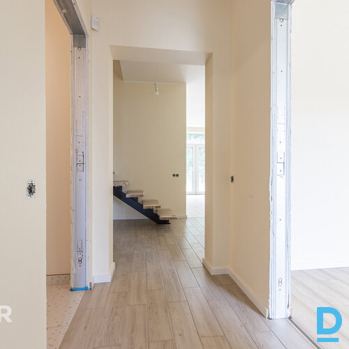 Pārdošanā jauna ģimenes māja ar pilnu apdari Dzidriņās.Māja ir celta un nodota e