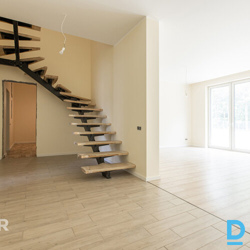 Pārdošanā jauna ģimenes māja ar pilnu apdari Dzidriņās.Māja ir celta un nodota e